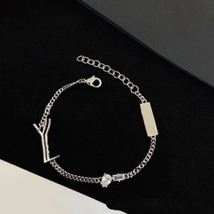 Bracelet bracelet de créateur bracelets de luxe tempérament polyvalent bracelet de luxe léger avec diamants bracelet petite amie bijoux personnalité simple