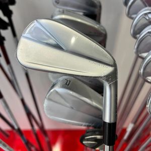Brand 7pcs Golf Clubs Silver 770 Irons Iron Set 49p RS Flex Graphitetesteel Arbre avec couvercle de tête 240422