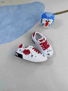 Marque Baby Sneakers Red Floral Print Kids Chaussures Taille 26-35 Box Protection Girls Casual Board Chaussures Boys Casual Shoes 24Pril