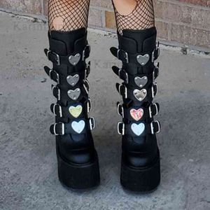 Diseño de marca Botas góticas INS Caliente Gran calidad Moda Botas de motocicleta frescas Tamaño grande 43 Cuñas Plataforma de corazón Botas a media pierna YQ231025