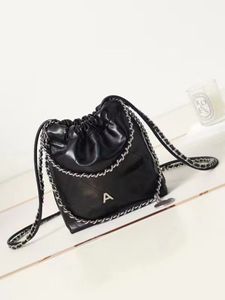 Sac de créateur de marque grande capacité Mini édition sac à ordures en cuir de haute qualité sac à chaîne lettre en métal sac à bandoulière de vente chaude 19 couleurs classiques de sacs noirs et blancs