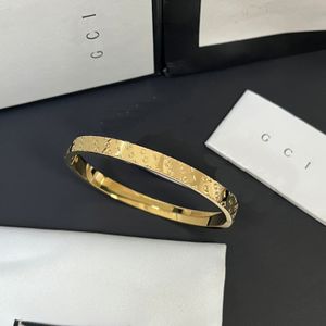 Brand Designer Boutique Femmes Bangle Simple Style Fashion Gift Bijoux Bijoux Spring Nouveau bracelet quotidien de haute qualité