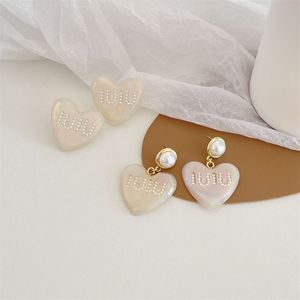 Marque Designer Love Letter Boucles d'oreilles en résine acrylique motif léopard clous d'oreille perle strass pêche coeur boucle d'oreille dame bijoux élégants