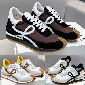 Diseñador de marca para hombre deportes Runner zapatos para mujer moda zapatos casuales negro nylon gamuza superior abeja miel onda patrón de goma suela zapatillas de deporte al aire libre 35-46