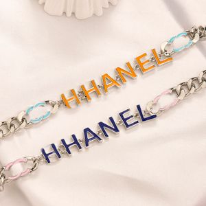 Colliers pendentifs de créateurs de marque ne jamais décollanter sier plaqué en acier inoxydable lettre colorée couloir collier chaîne de bijoux accessoires de bijoux