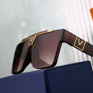 Diseñador de la marca Sunglass 33006 Gafas de sol con bisagras de metal de alta calidad Hombres Gafas Mujer Gafas de sol Lente UV400 Unisex con estuches y caja