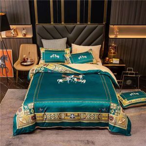 Marque De Luxe Vert designer ensembles de literie soie Runing cheval imprimé reine taille housse de couette drap de lit mode taies d'oreiller couette 2023