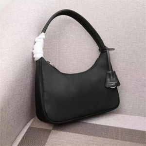 Sac de marque Sac de luxe pour femme Sac sous les bras Sac à bandoulière Sac de mode Sac léger pour femme de grande capacité Sac de mode Sac populaire