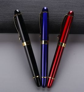 Tout nouveau stylo plume de luxe rempli de piston en résine noire de haute qualité et stylo à encre d'écriture de bureau d'affaires à plume plaquée or classique peut être personnalisé avec un numéro de série