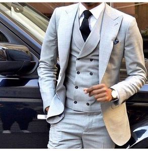 Brand New Light Grey Groom Tuxedos Peak Lapel Groomsman Wedding 3 Piece Suit Populaire Hommes Business Jacket Blazer (Veste + Pantalon + Cravate + Gilet) 88
