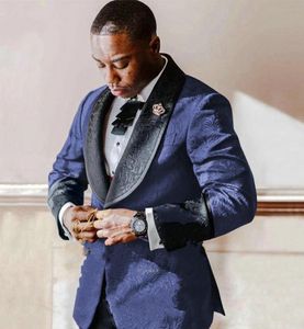Brand New Navy Blue Embossing Groom Tuxedos Black Lapel Groomsman Wedding Traje de 3 piezas Popular Men Business Prom Jacket Blazer Jacket Pants Tie Vest 2258