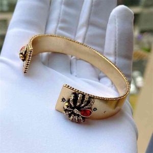 Joyería de fiesta de moda de plata de ley 925 pura de marca para mujer, brazalete Vintage de araña con cabeza de Calavera, pulsera de oro de tamaño abierto