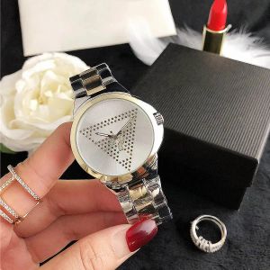 Reloj de marca Mujer Chica Roman Gues Lujo Mujer Chica Cristal Triángulo Estilo Metal Banda de acero Relojes de pulsera de cuarzo Venta al por mayor Envío gratuito reloj digital