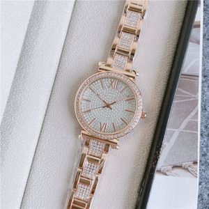 Relojes de marca hermosa mujer chica estilo cristal esfera acero banda de Metal reloj de pulsera de cuarzo reloj M123