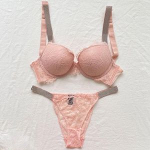 Soutien-gorge Ensembles VS Push Up Soutien-gorge Ensemble Dentelle Et Panty Sexy Femmes Broderie Profonde V Lingerie Bonne Qualité Joli Sous-Vêtements