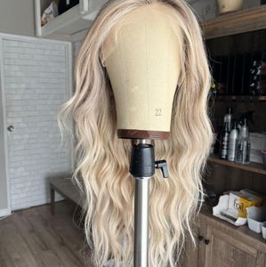Cheveux humains brésiliens Couleur personnalisée Blonde Brown 150% 4 * 4 Lace Front Wig