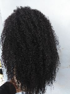 Perruques de cheveux humains brésiliens vierges crépus bouclés style produit capillaire couleur noire naturelle 130% densité perruques avant de dentelle