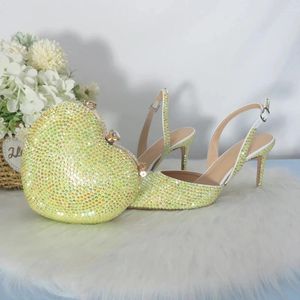 Sandales de mariée Toe Yellow Crystal Pointed Wedding Chaussures et coeur sac pour femmes robe talons minces talons hauts pour femmes sac à main 66 hbag