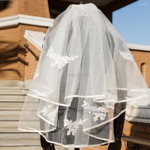 Voiles de mariée Voile de mariage à deux couches avec des appliques de dentelle, des cristaux et des accessoires de bord de ruban de peigne MM