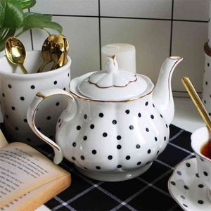 Service à thé de l'après-midi britannique Points en porcelaine d'os Théière dorée peinte à la main Pot à café créatif Eau simple 210813