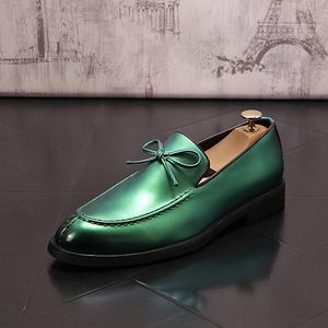 Style britannique Hommes Noir Couronne Oxfords Chaussures Casual Designer De Luxe Bout Pointu Robe De Bal De Mariage Conduite Sport Simple Marche Mocassins