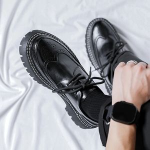 Plataforma de estilo británico ropa de trabajo vintage negra y plataformas de zapatos portátiles antideslizantes de los pies grandes 240106