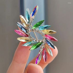 Broches style coloré cristal élégant grand strass de conception simple bijoux de mode pour femmes accessoires de mariage cadeaux