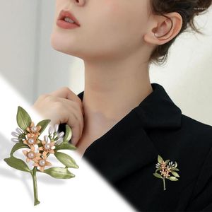 Broches créatives Vintage peintes feuille d'olivier gardénia perle broche veste Cardigan accessoires broche pour femme