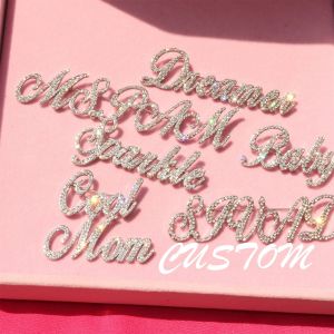 Broches Broche con nombre personalizado con diamante Personalizado Cualquier letra brillante Broches Nombre de palabra personalizado Pines Nombre Joyería flash Regalos para ella