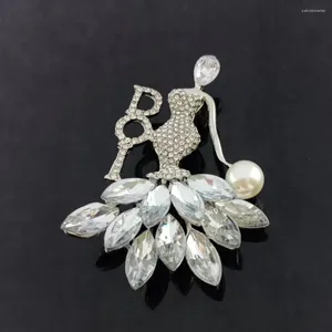 Brooches Drop Daughters of Isis Brooch Lettre grecque Doi Bling Crystal Gance Girl Dress Coat Pins Femme Accessoires