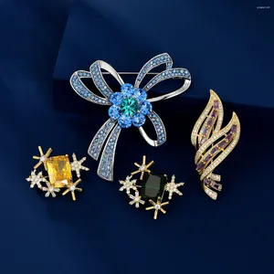 Broches élégantes en cristal autrichien pour femmes, petites épingles à revers simples, accessoires pour vêtements, nœud Corsage, vente en gros, bijoux cadeaux