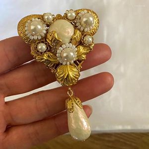 Broches Vintage elegante para mujeres Gold Gold Relief Pearl Brooch Pins Accesorios de joyería de moda