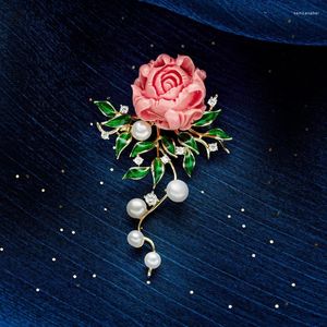 Broches regalo festivo de lujo de agua dulce perla artesanía retro peony peony broche floral elegante circón inclazamiento de mujeres accesorio de prenda