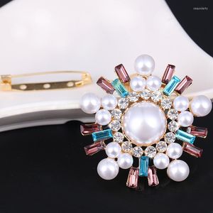 Broches de alta calidad con perlas y copos de nieve, joyería Vintage a la moda para mujer, accesorios de ropa para banquete, broche decorativo