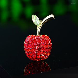 Broches de lujo de cristal rojo chapado en oro Apple Fruit Pins para mujer ropa creativa Pin venta al por mayor accesorios de ramillete de joyería