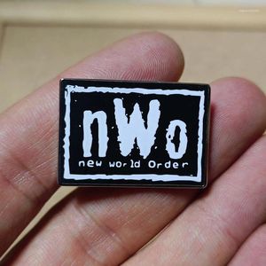 Broches NWO World Order Professional Wrestling Pin Figuras de anime Insignias de solapa en la mochila Joyería decorativa