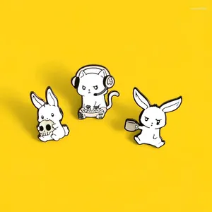 Brooches Lapins Pins Cartoon jouant à jeu Skull Coffee Animal Badge ENAMEL BACKE BOUCLE BOUCLE CENSE