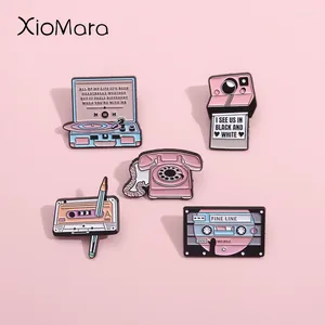 Broches rétro Gramophone en émail, épingles de dessin animé, bande Fine, caméra, téléphone, Badges à revers, bijoux amusants, cadeau pour ami