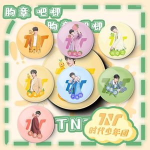 Broches TNT Badge 58 Mm Anime adolescents dans les temps jeunes garçons étoiles Badges cadeaux boutons ronds