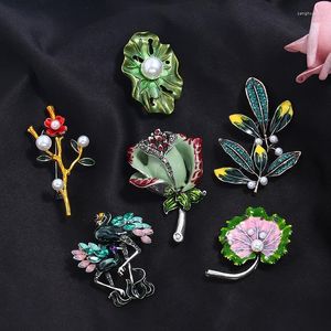 Broches Vintage femmes fleur exquis émail rétro classique Style bohème perle élégant Badges broches dame fête Banquet boucle