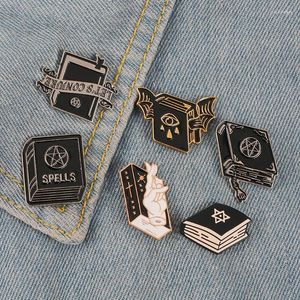 Broches En Gros Noir Livre Émail Broche Sorcellerie Chauve-Souris Badge Broche Épinglettes Jean Chemise Sac Gothique Punk Bijoux Cadeau Pour Les Amis