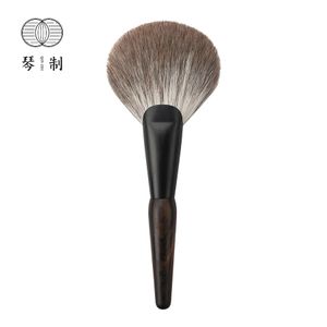 Brosses Qinzhi Professional maquillage fait à la main Brosse Z112 Grand ventilateur Face Face Powder Brosse Portable Soft Snow Fox Makeup Makeup Brosses