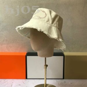 Chapeau seau moderne créatif luxe casquette saint valentin couple style cadeaux commémoratifs cappello camping en plein air mode chapeau de designer à bord effiloché pour les femmes PJ052 C23