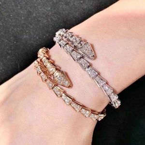 Bulgarie Carer Bracelet de créateur de luxe original en forme de serpent pour femme en or rose 18 carats avec tête en os sertie de diamants ouverts