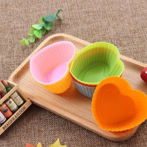 Outils de gâteau 10pcs Moule en silicone Coeur Cupcake Muffin Cuisson Résistant à la chaleur Moules réutilisables Couleurs aléatoires