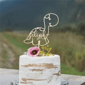 Outils de gâteau Nom de bébé personnalisé anniversaire dinosaure gâteau Topper bois acrylique personnalisé nom des enfants douche fête décoration fournitures de cuisson 231130