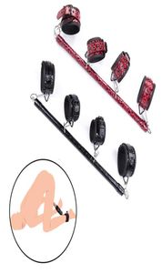 camaTech Barre d'écartement en métal avec menottes en cuir PU Poignets de cheville Jambes ouvertes Manilles BDSM Kit de retenue de bondage pour femmes Y1421169