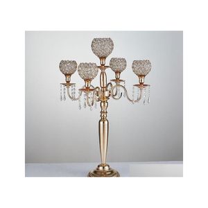 Candelabros Venta al por mayor 80 cm de altura 5 brazos Metal dorado / Sier Candelabros con colgantes de cristal Candelabro de boda Evento Centro de mesa Dhvtf