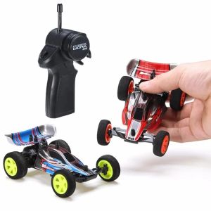 Voiture 1/32 Mini RC Modèle de voiture hors route jouet 4wd 2.4g mutiplayer 4ch Opération USB Charging Edition Formula Car pour enfants jouet
