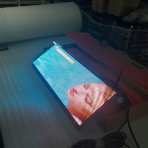 Affichage à LED transparent de fenêtre en verre arrière de voiture P2.6 HD vidéo léger panneau d'affichage à LED polychrome